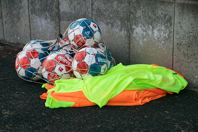 竟咬起手中 竟咬起手中